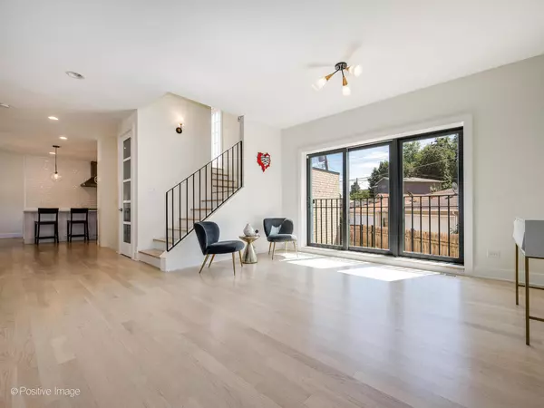 Chicago, IL 60608,2859 S Hillock AVE