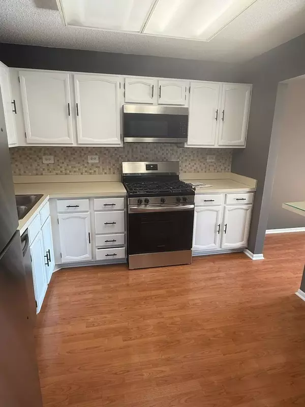 Naperville, IL 60563,5S565 Paxton DR #H