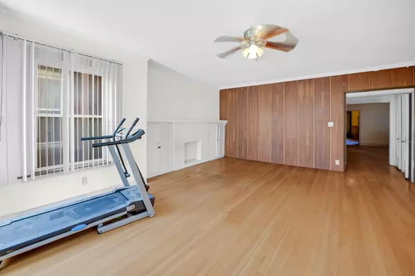 Chicago, IL 60659,6318 N Bell AVE