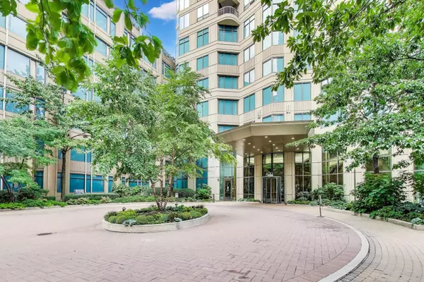 Chicago, IL 60654,400 N LASALLE DR #2212