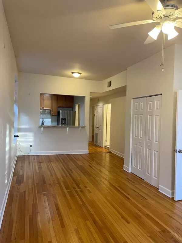 Chicago, IL 60622,908 N Damen AVE #3F