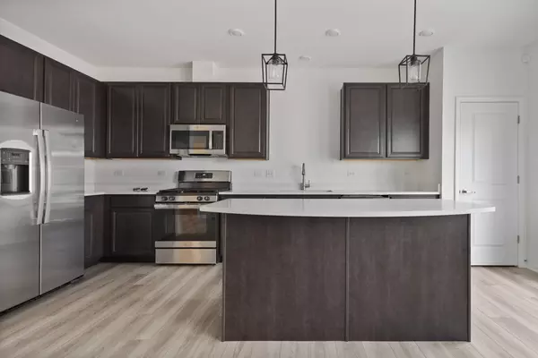 Aurora, IL 60502,632 Wolverine DR