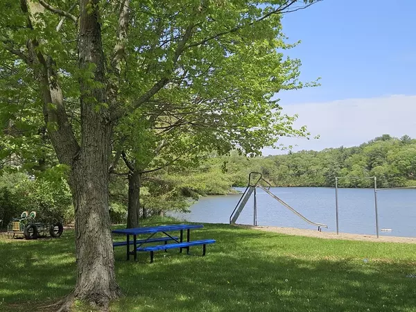 Dixon, IL 61021,216 Cuyahoga DR