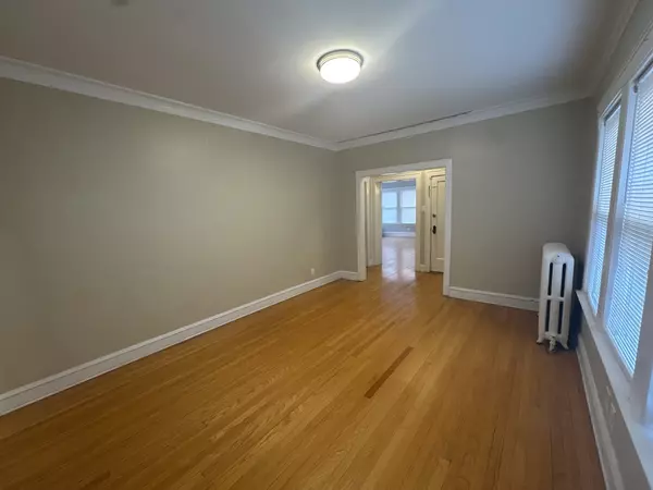Chicago, IL 60659,6208 N Artesian AVE #2