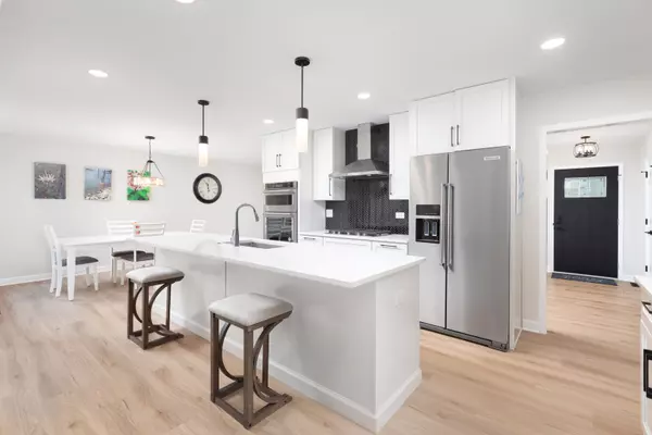 Naperville, IL 60540,1012 Williamsburg DR