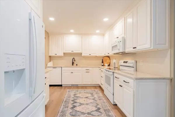 Clinton, IL 61727,16 Holly DR