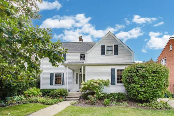 908 Lexington ST, Wheaton, IL 60187