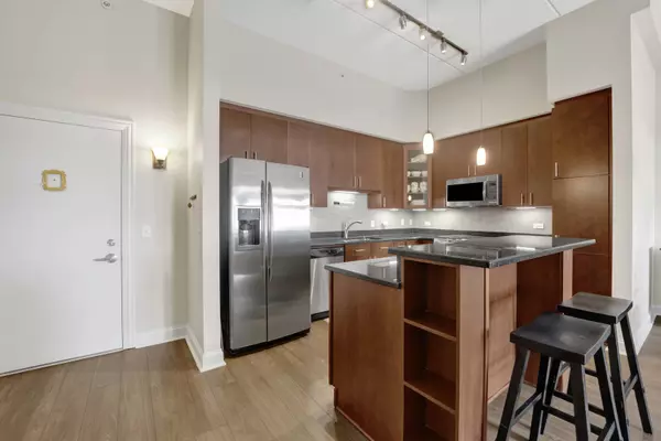 Des Plaines, IL 60016,799 Graceland AVE #504A