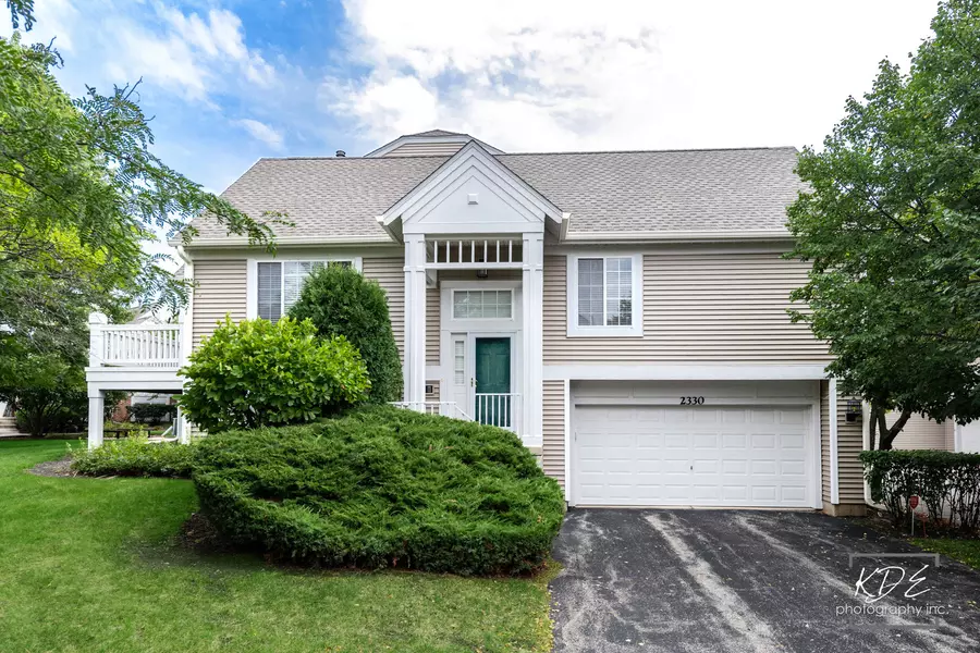 2330 Twilight DR, Aurora, IL 60503