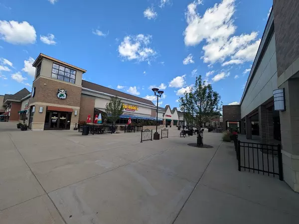 Hoffman Estates, IL 60169,2300 W Higgins RD