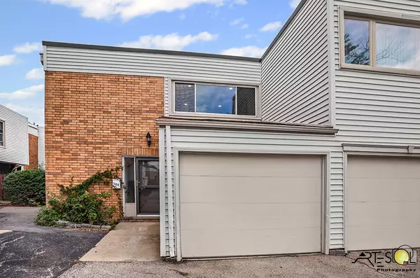 368 Cedar Tree CT, Hoffman Estates, IL 60169