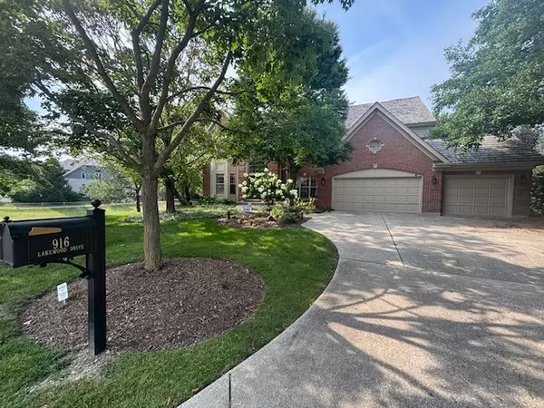 916 LAKEWOOD DR, Barrington, IL 60010