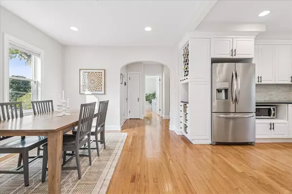 Barrington, IL 60010,109 W Hillside AVE