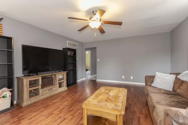Pontiac, IL 61764,413 E Timber ST