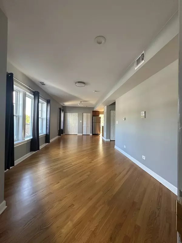Chicago, IL 60659,5643 N Artesian AVE #3