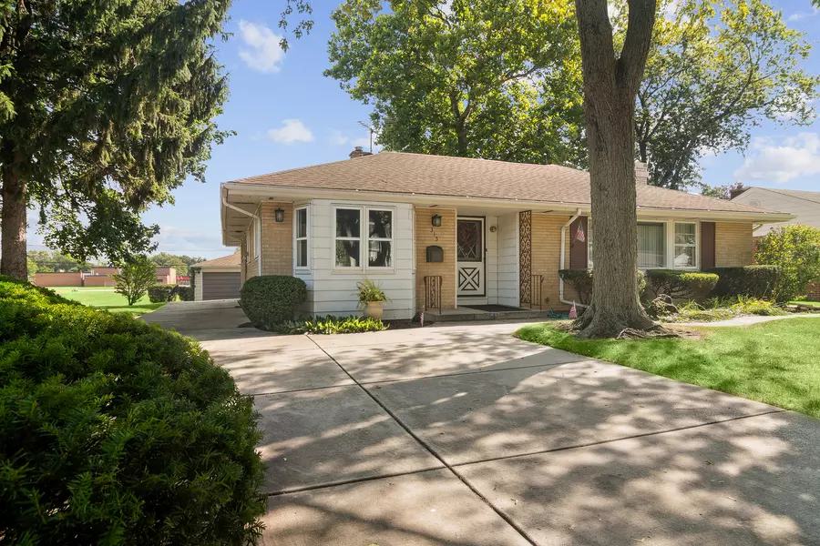 315 S We Go TRL, Mount Prospect, IL 60056