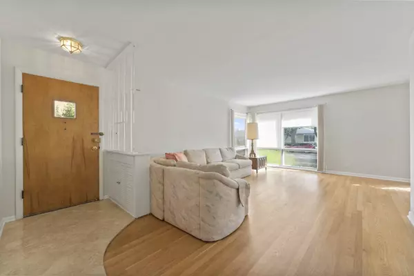 Niles, IL 60714,8616 N Oleander AVE