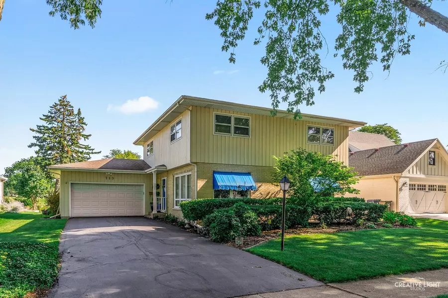 713 Burning Tree LN, Naperville, IL 60563