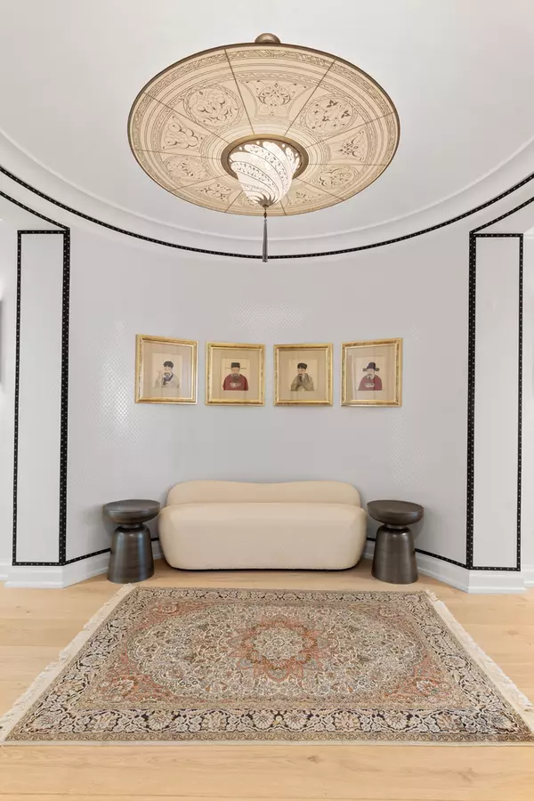 Chicago, IL 60611,11 E Walton ST #4802