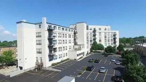 2451 W Howard ST #401, Chicago, IL 60645