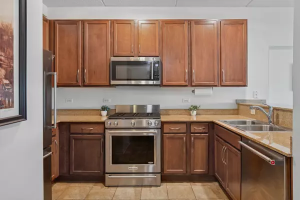 Woodridge, IL 60517,6420 Double Eagle DR #403