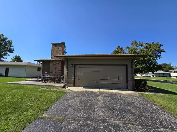 Woodstock, IL 60098,421 W Kimball AVE