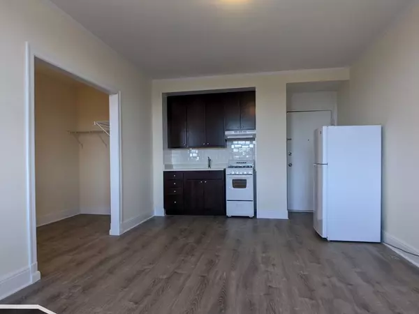 Chicago, IL 60647,3335 W Diversey AVE #329