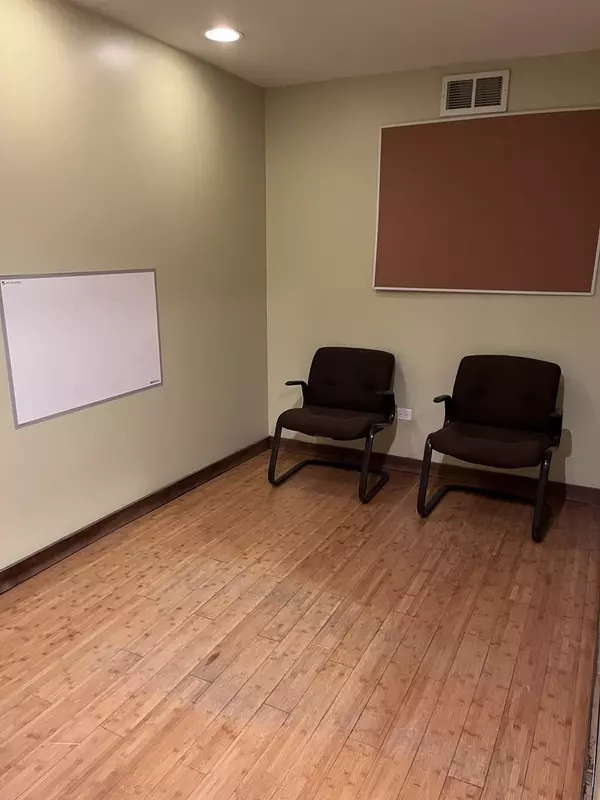 Orland Park, IL 60462,15426 S 70th CT #201