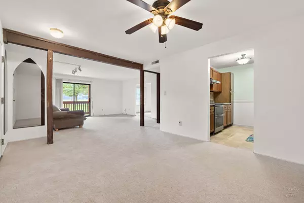 Streamwood, IL 60107,701 Garden CIR #3