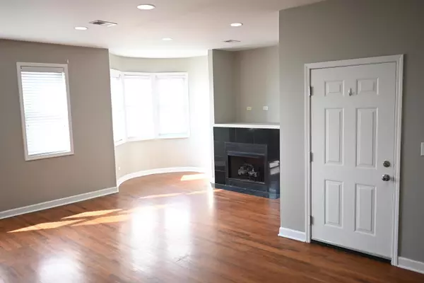 Chicago, IL 60642,529 N Racine AVE #3