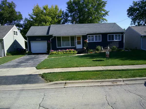 1514 oakwood AVE, Dekalb, IL 60115