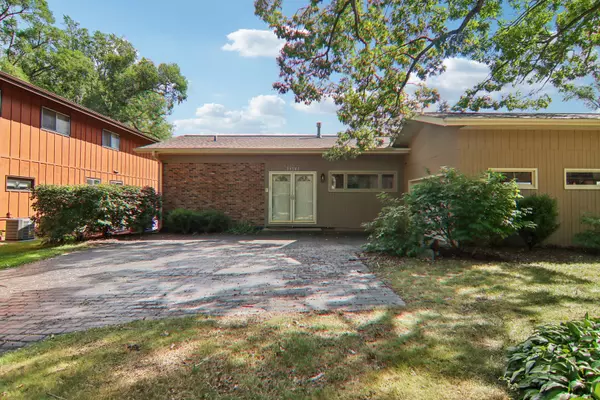 39563 N Channel View DR, Antioch, IL 60002