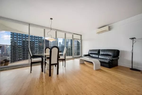 Chicago, IL 60654,300 N STATE ST #4911