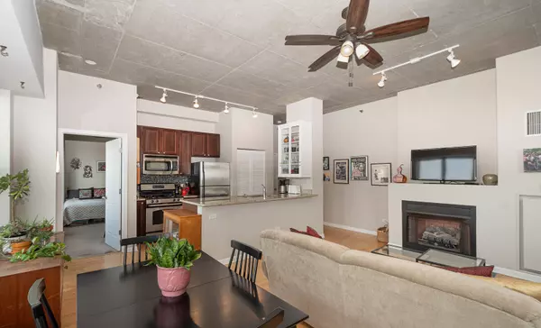 Chicago, IL 60640,1122 W CATALPA AVE #612