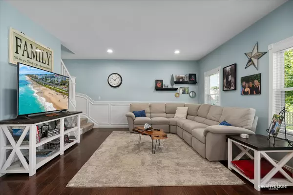 North Aurora, IL 60542,504 Dogwood CT