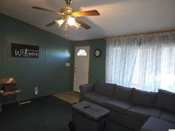 Augusta, IL 62311,1103 E Main