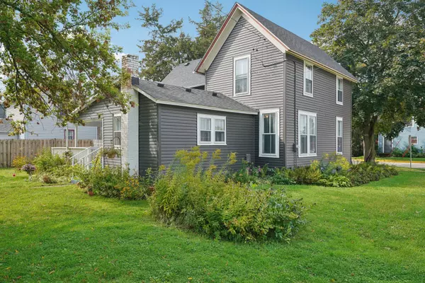 328 Sumner ST, Genoa City, WI 53128