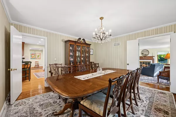 Wilmette, IL 60091,915 Ottawa LN