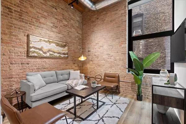 Chicago, IL 60654,153 W Ohio ST #208