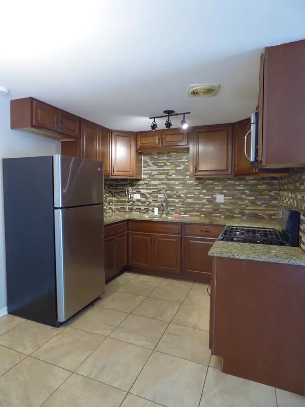 Schaumburg, IL 60193,1321 Yarmouth CT