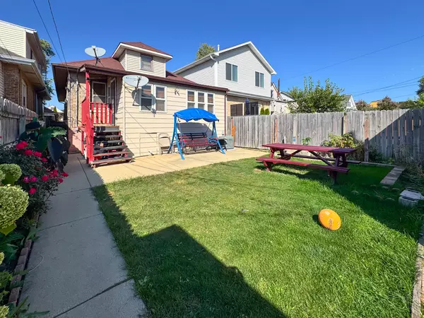 Chicago, IL 60641,5017 W Dakin ST