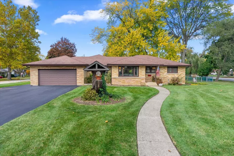 328 Brice AVE, Mundelein, IL 60060