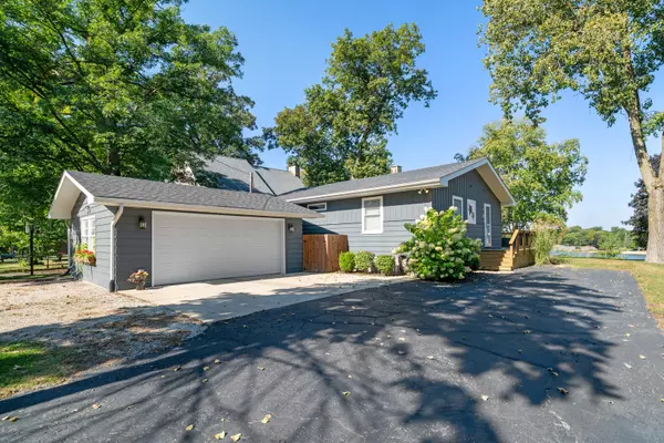 Lake Holiday, IL 60548,811 Lake Holiday DR