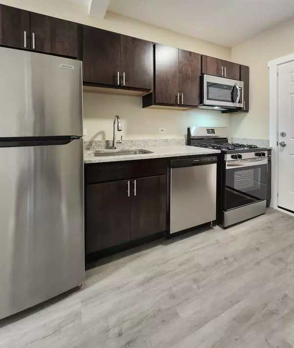 Chicago, IL 60618,4202 N Kimball AVE #1E