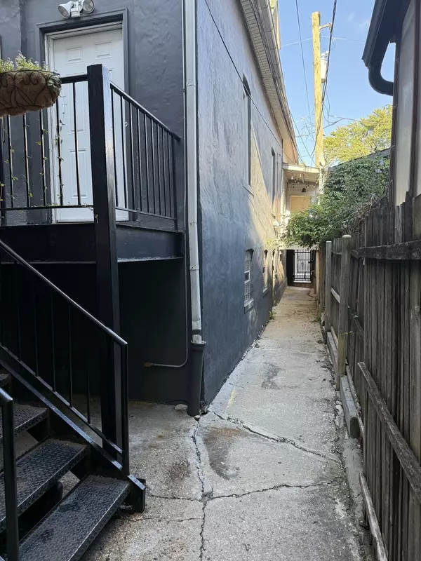 Chicago, IL 60622,827 N Fairfield AVE