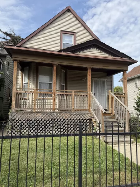 1030 N Parkside AVE #2F, Chicago, IL 60651