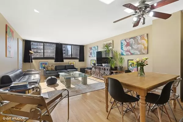 Chicago, IL 60610,30 E DIVISION ST #15A
