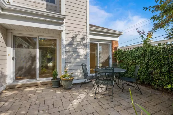 Glenview, IL 60025,1414 Pebblecreek DR