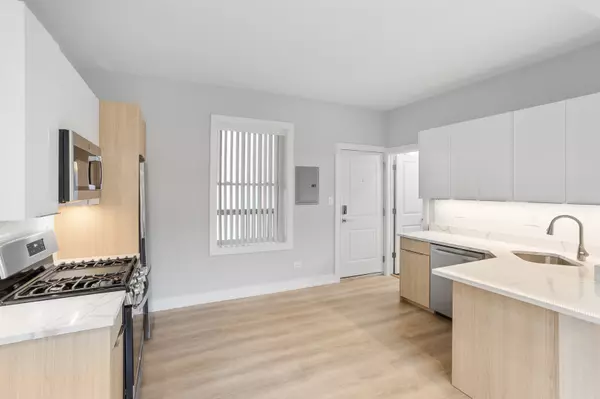 Chicago, IL 60626,7427 N Clark ST #3