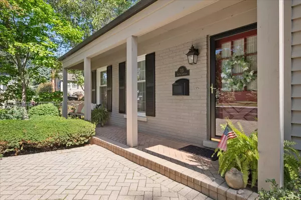 Arlington Heights, IL 60005,715 S Lincoln LN